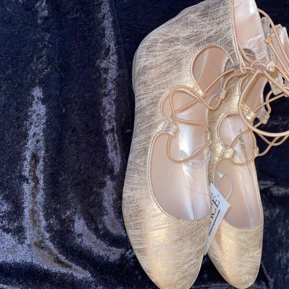 Girl’s shoes - Picture 3 of 3